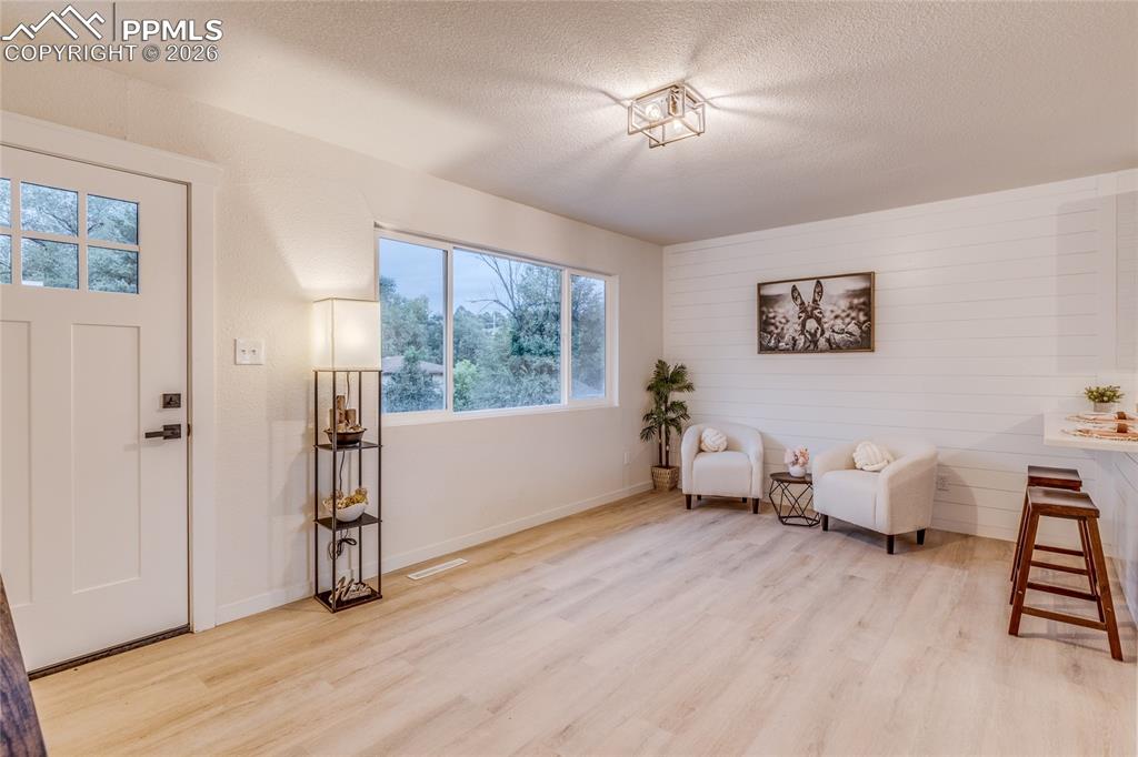 Image 6 of 38: Entry