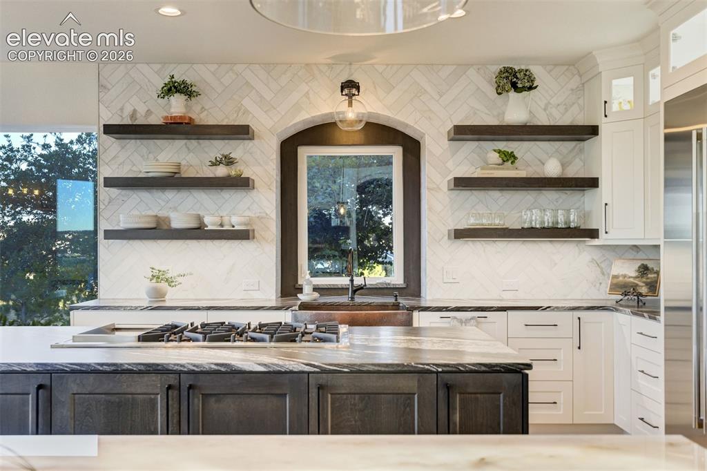 Image 11 of 50: Kitchen