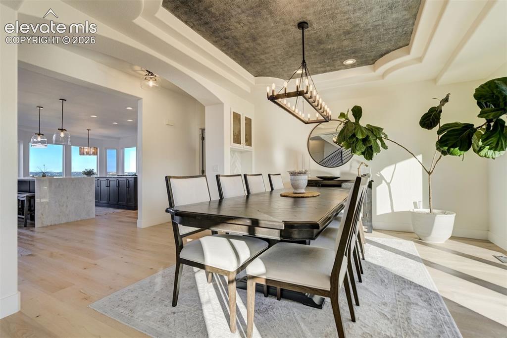 Image 14 of 50: Dining Area