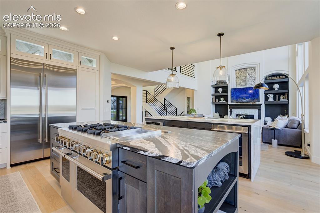 Image 9 of 50: Kitchen
