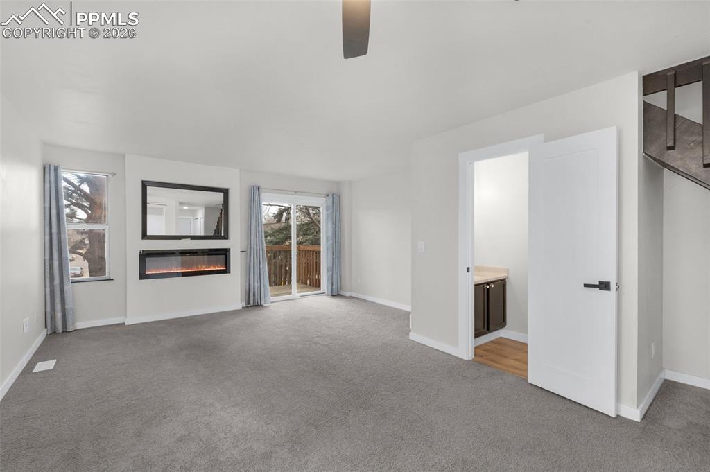 Image 14 of 50: Open And Bright Great Room Area