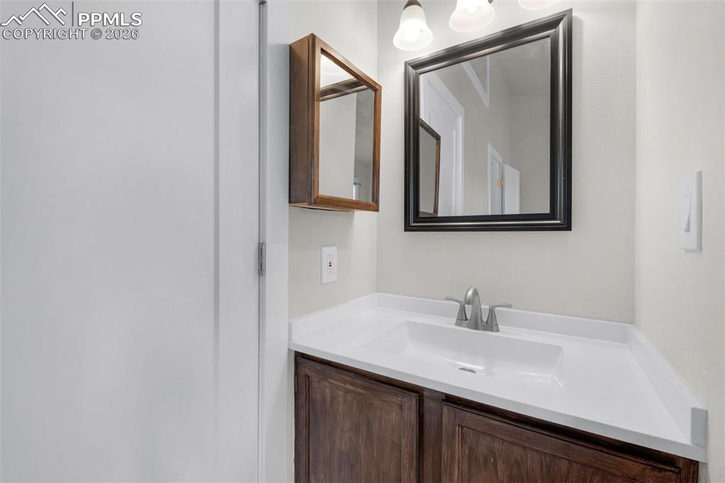 Image 36 of 50: Bathroom