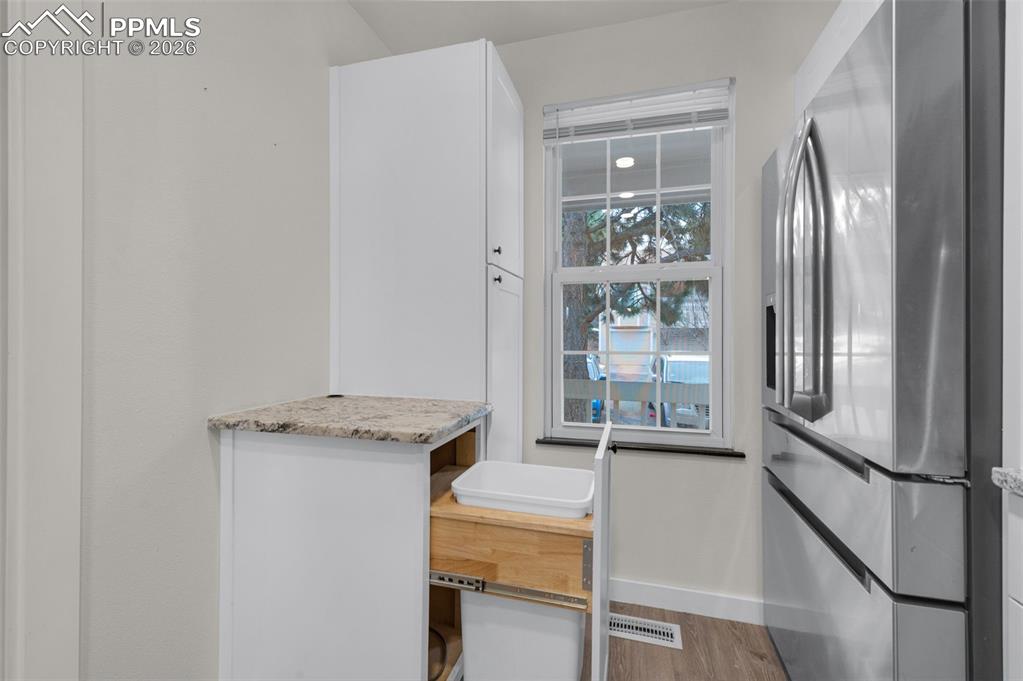 Image 6 of 50: Trash Pull Out