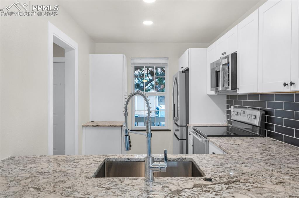 Image 8 of 50: NEW Granite Counters