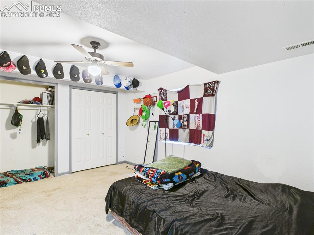 Image 13 of 16: Bedroom