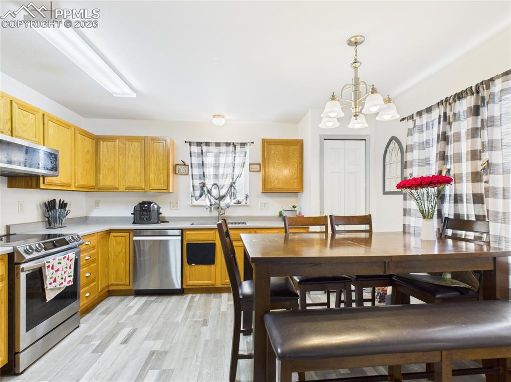 Image 5 of 16: Kitchen