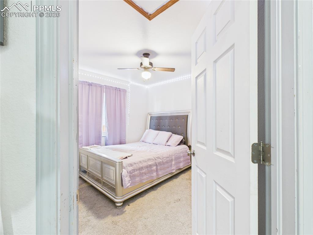 Image 7 of 16: Bedroom