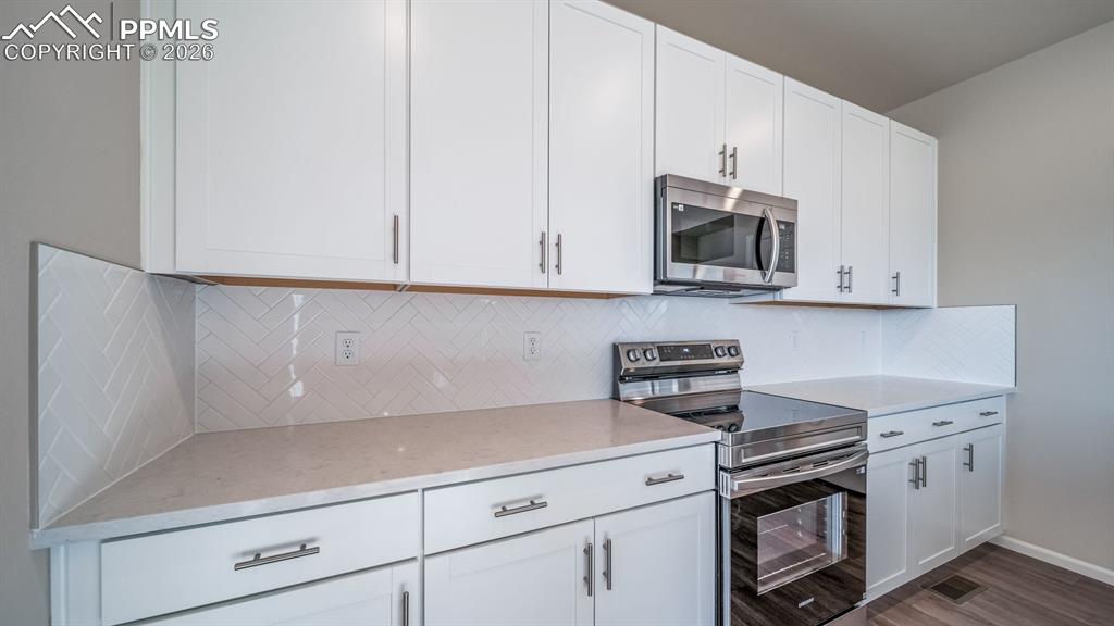 Image 14 of 39: Photos of a model home