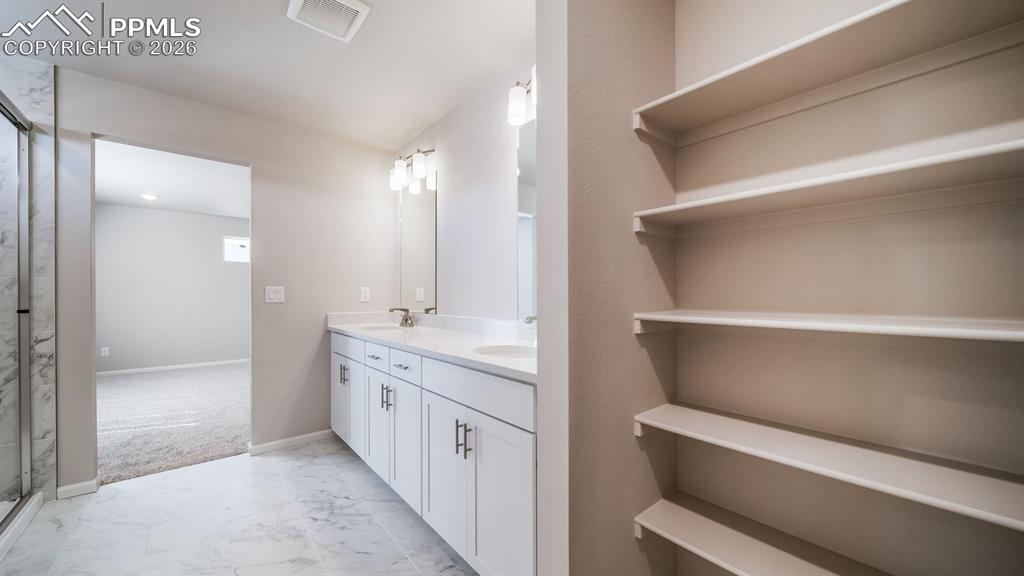 Image 30 of 39: Photos of a model home