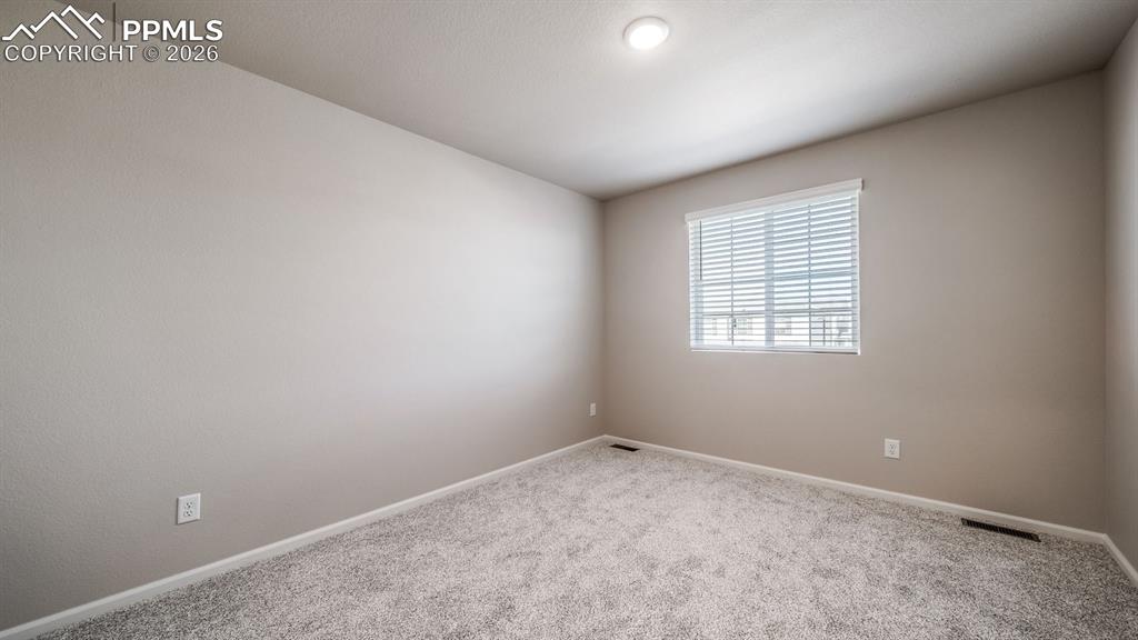 Image 32 of 39: Photos of a model home