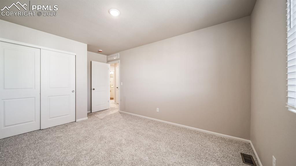 Image 35 of 39: Photos of a model home