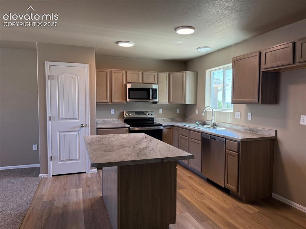 Image 11 of 29: Kitchen