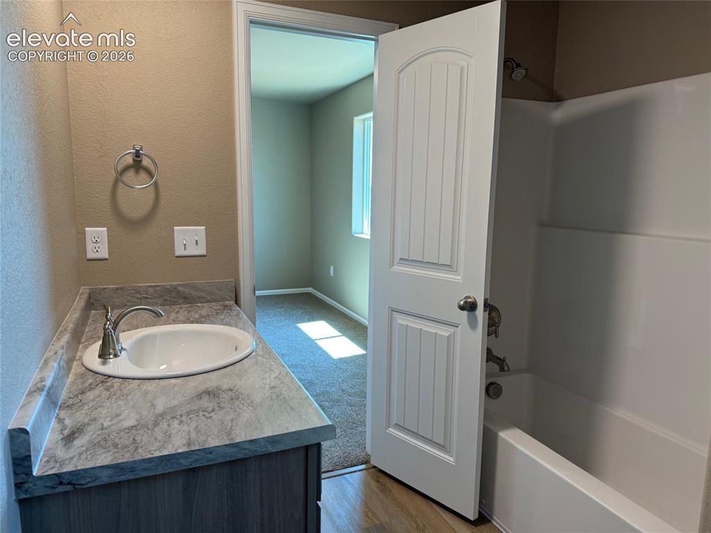 Image 17 of 29: Bathroom