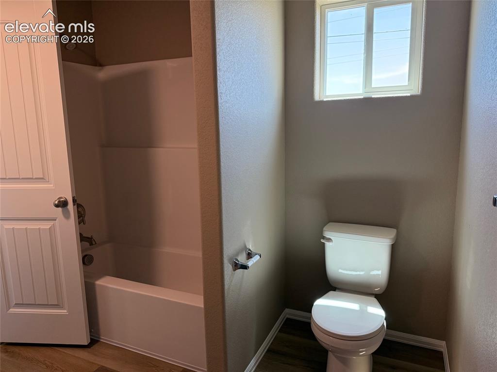 Image 19 of 29: Bathroom