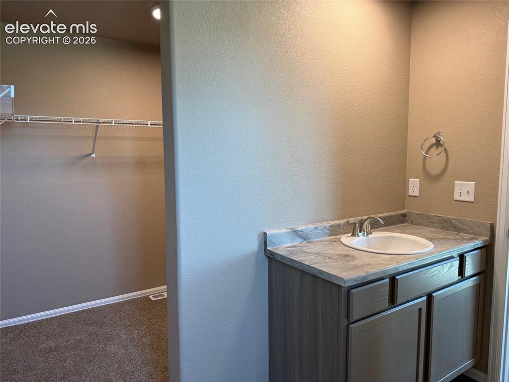 Image 20 of 29: Bathroom