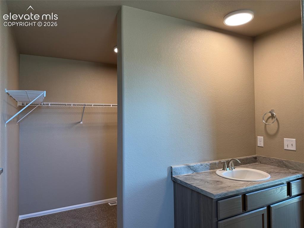 Image 21 of 29: Bathroom