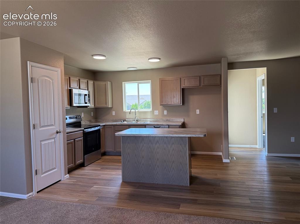 Image 6 of 29: Kitchen