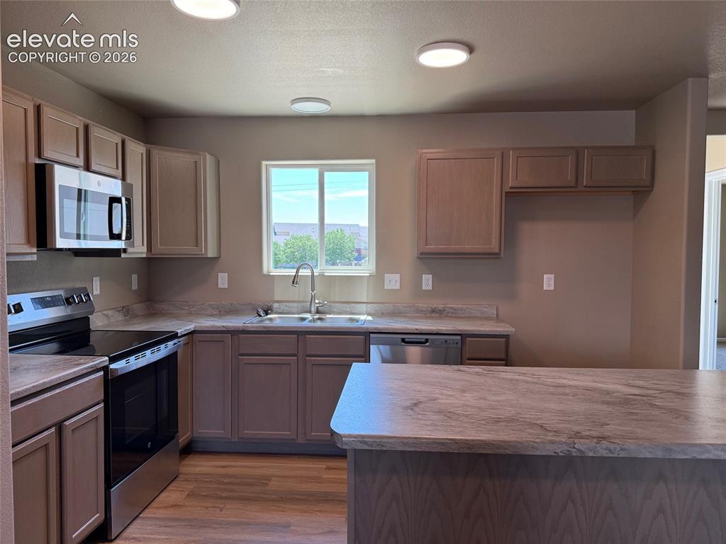 Image 8 of 29: Kitchen