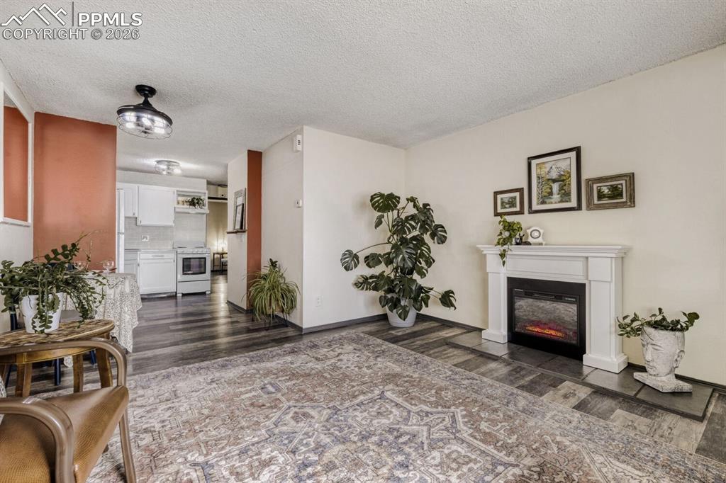 Image 2 of 25: Living Room