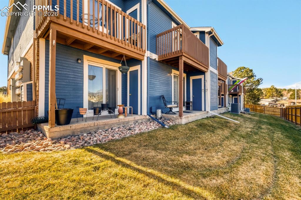 Image 20 of 25: Back of Structure