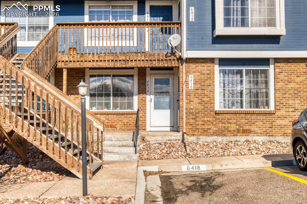 Image 23 of 25: Entry