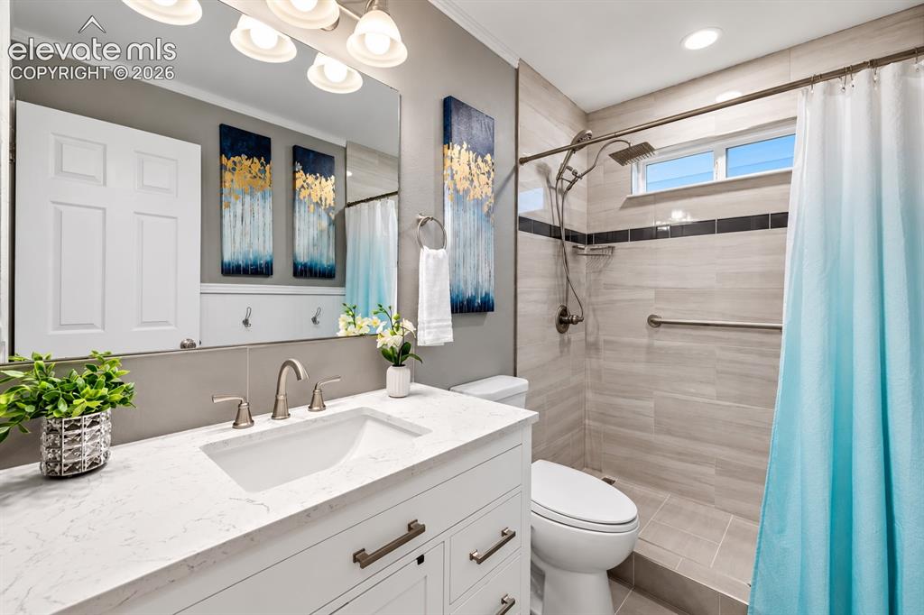 Image 21 of 50: Fresh finishes and a beautifully updated shower give this bath a crisp, con