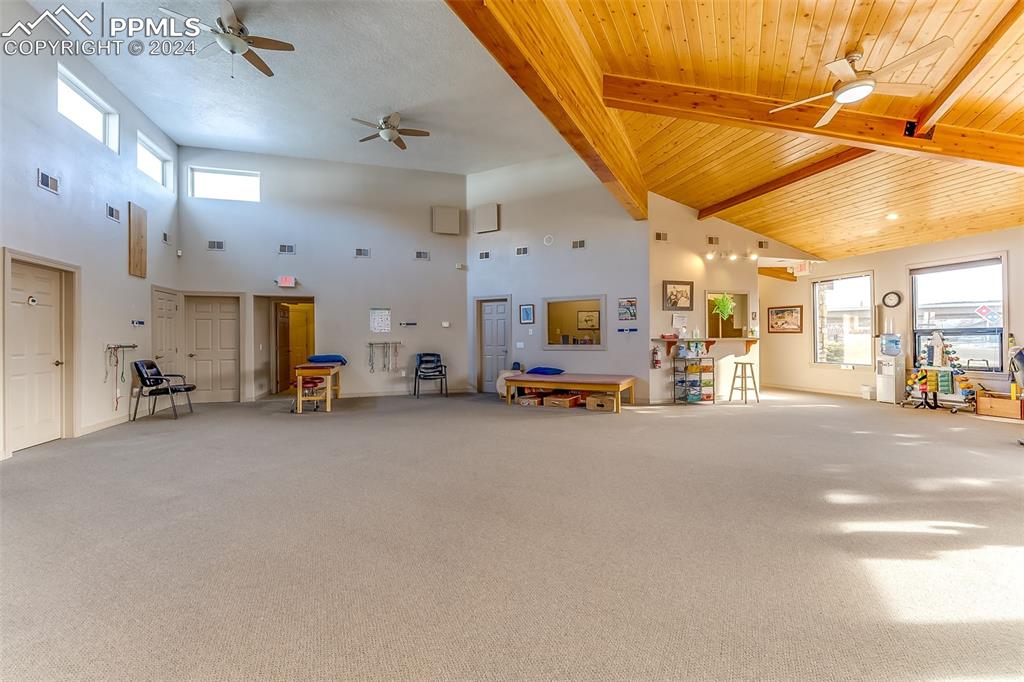 Image 11 of 49: Garage