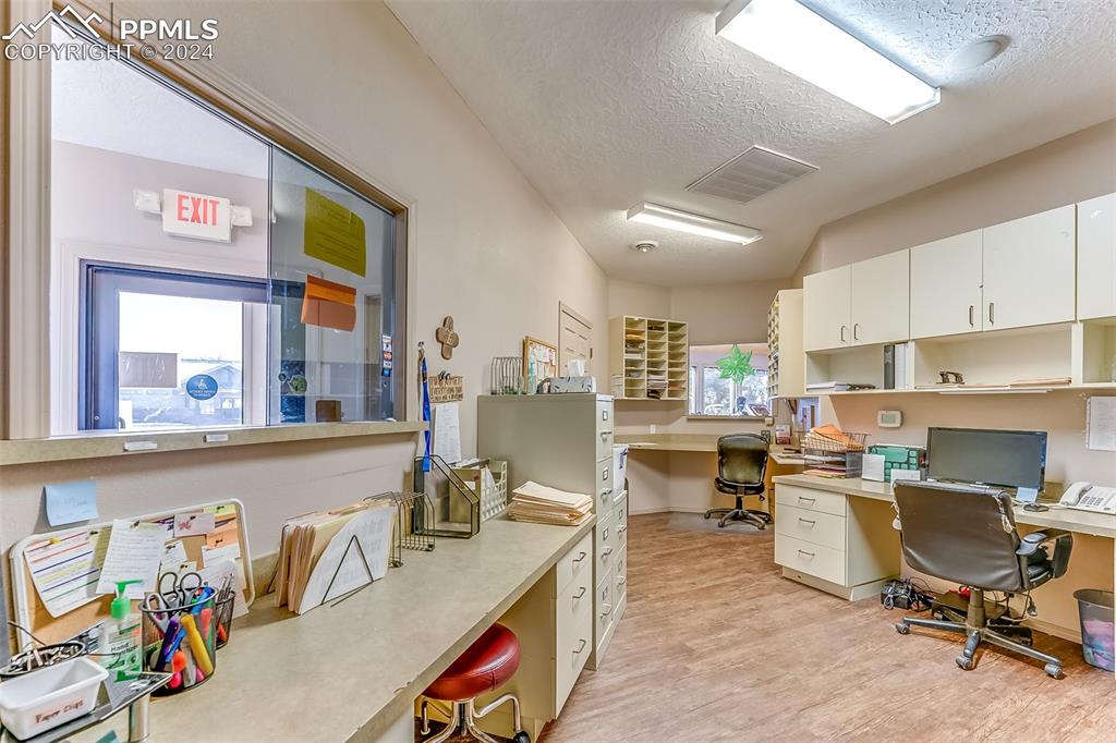 Image 15 of 49: Office