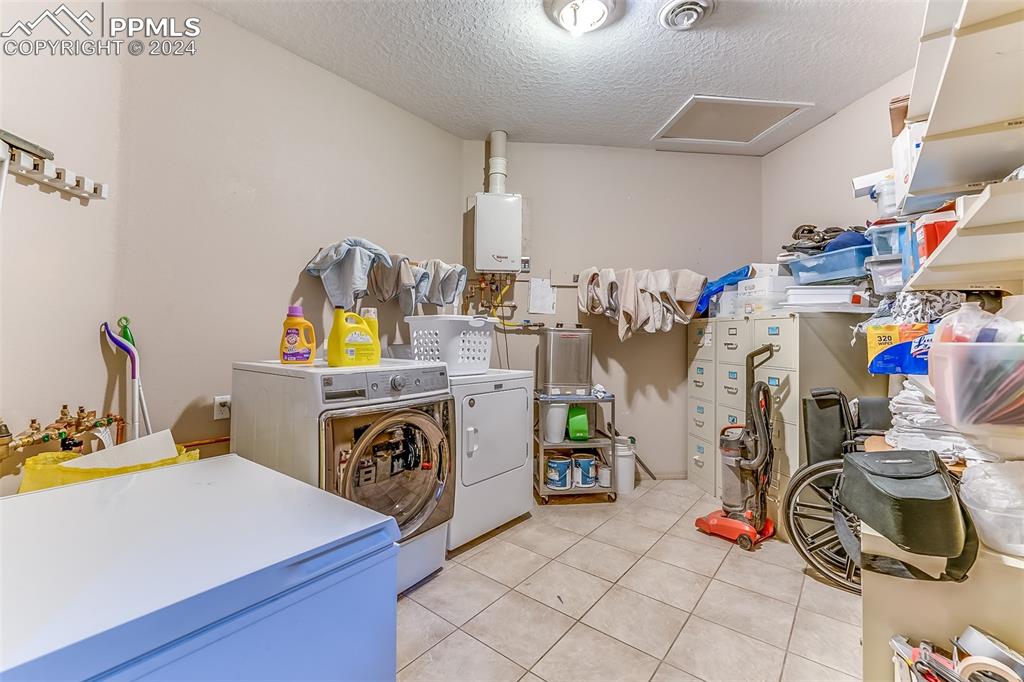 Image 19 of 49: Laundry