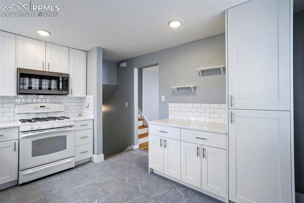 Image 10 of 47: Kitchen