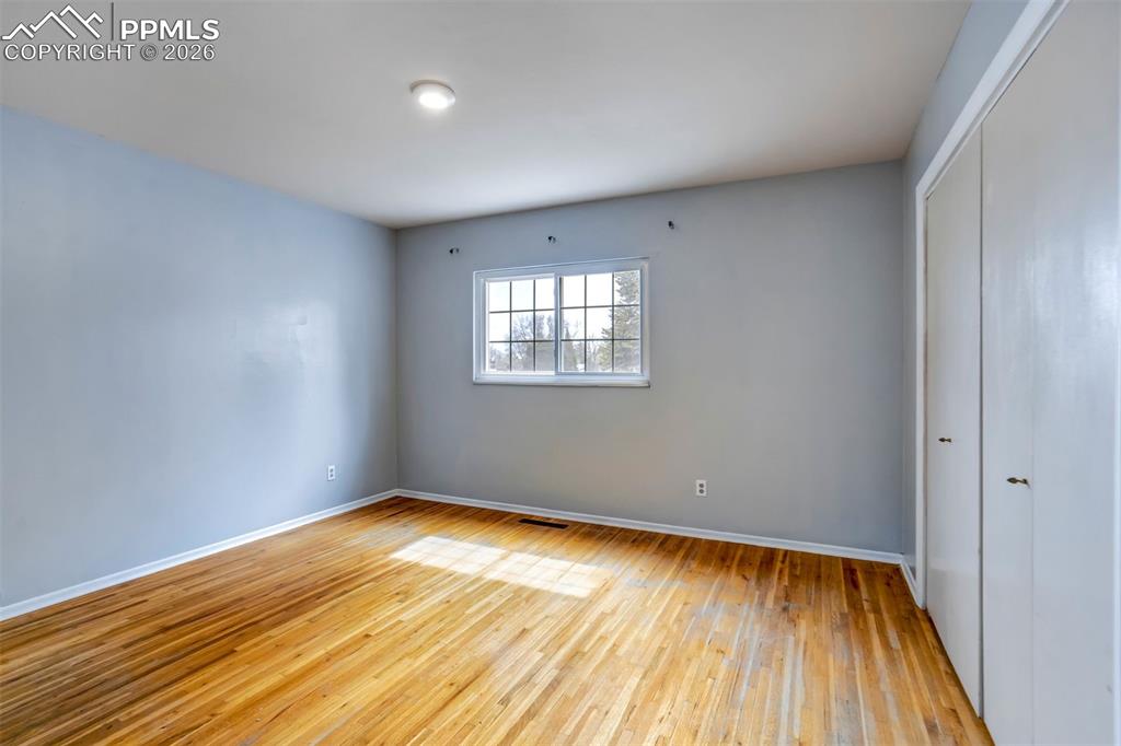 Image 17 of 47: Bedroom