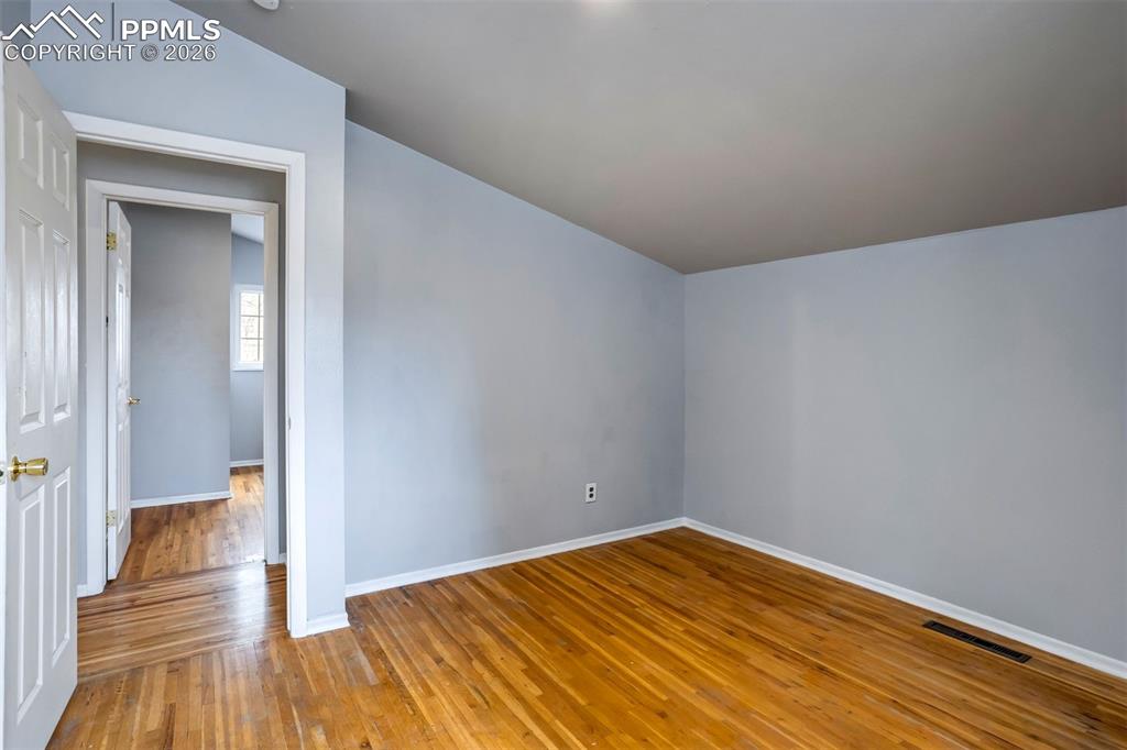 Image 19 of 47: Bedroom