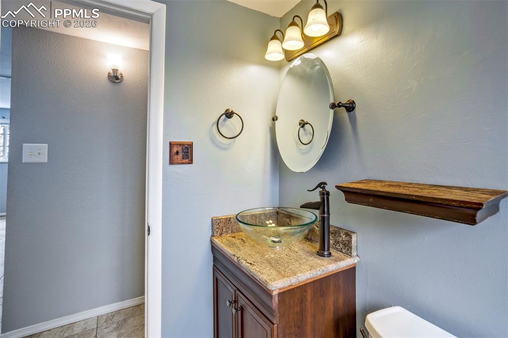 Image 24 of 47: Bathroom