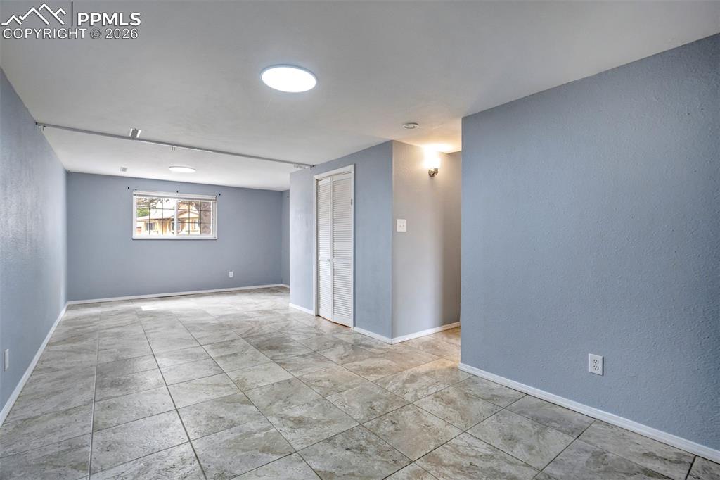 Image 26 of 47: Family Room