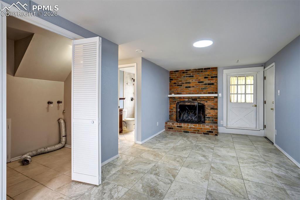 Image 27 of 47: Family Room