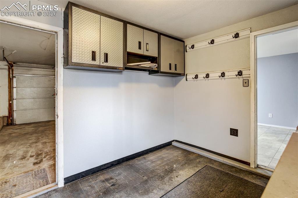 Image 31 of 47: Mud Room