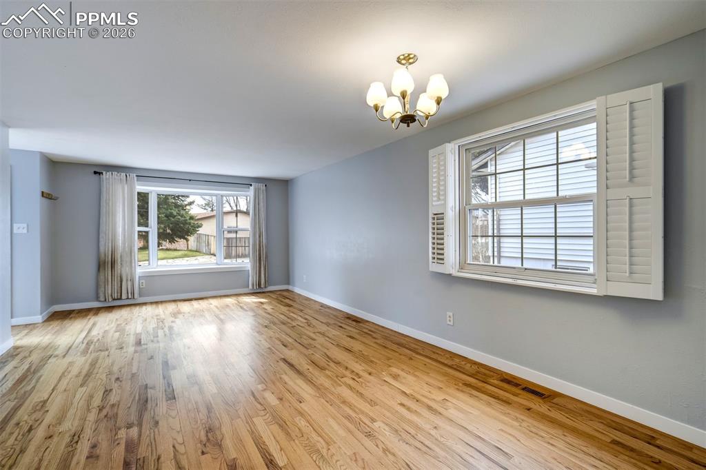 Image 7 of 47: Dining Area