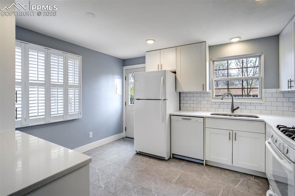 Image 8 of 47: Kitchen