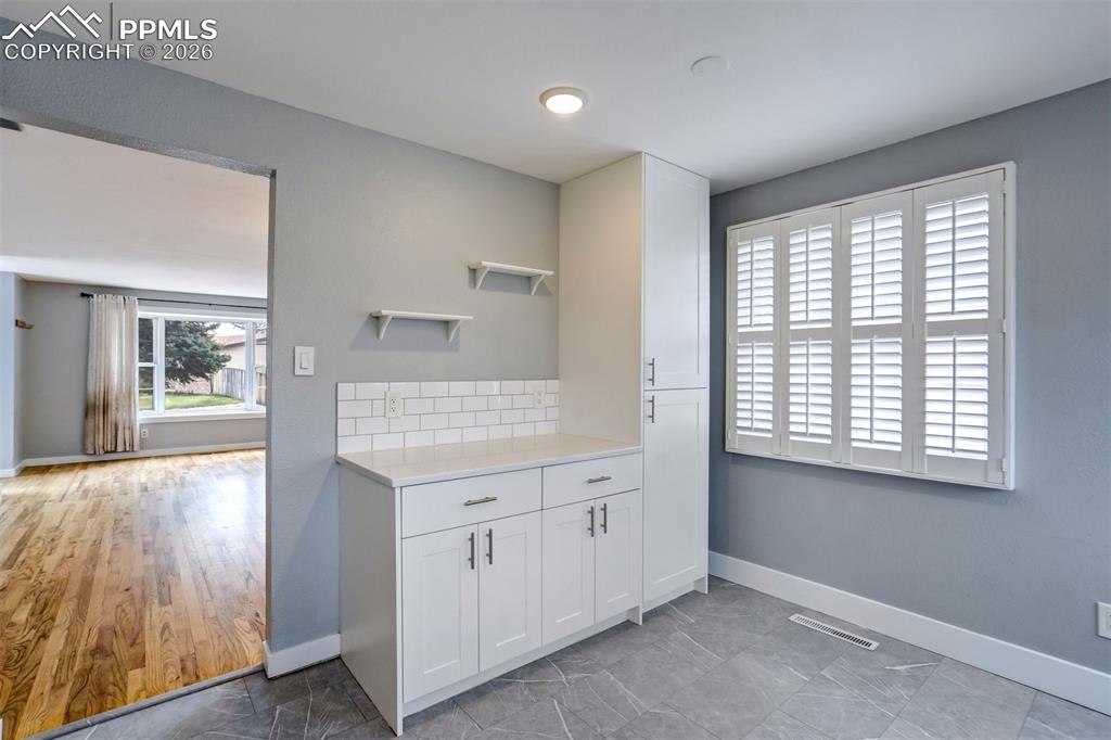 Image 9 of 47: Kitchen