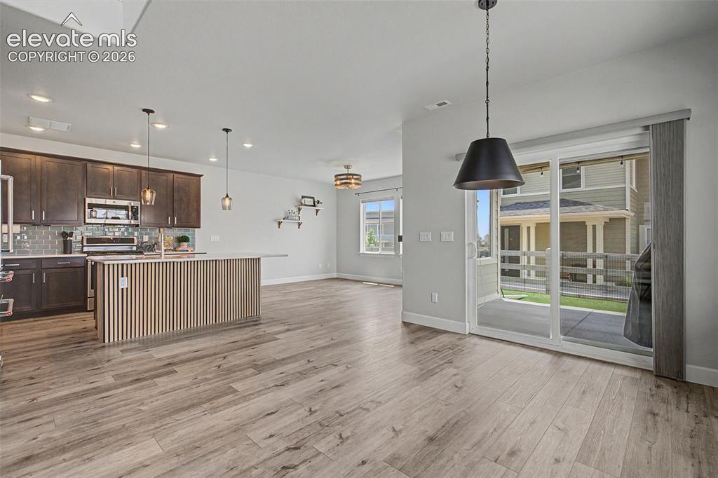 Image 19 of 48: Dining Area
