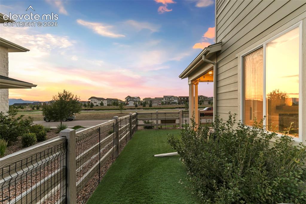 Image 8 of 48: Yard