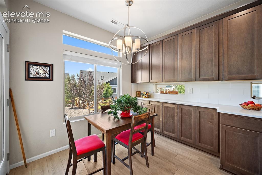 Image 9 of 24: Dining Area