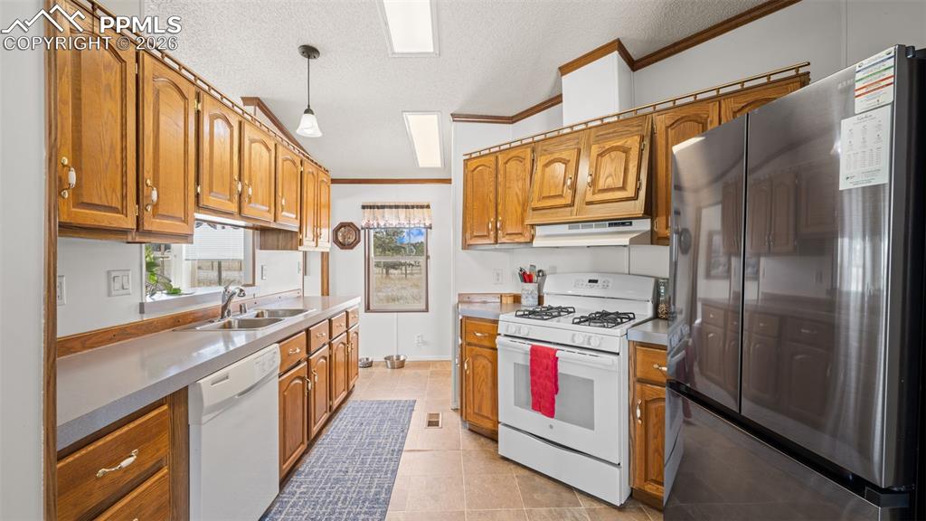 Image 13 of 42: Kitchen