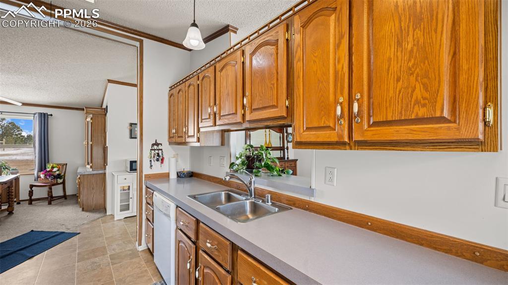 Image 15 of 42: Kitchen