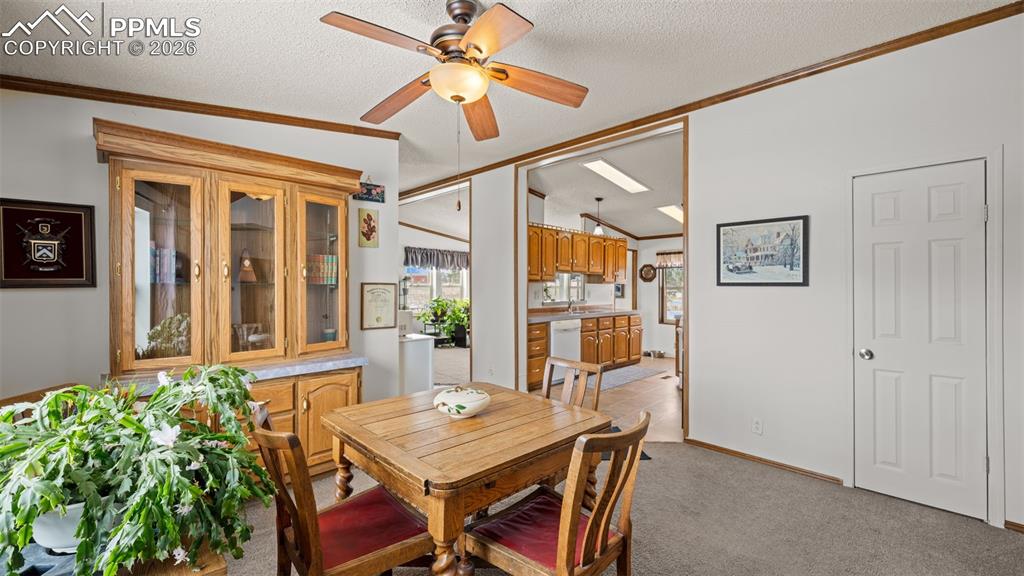 Image 22 of 42: Dining Area