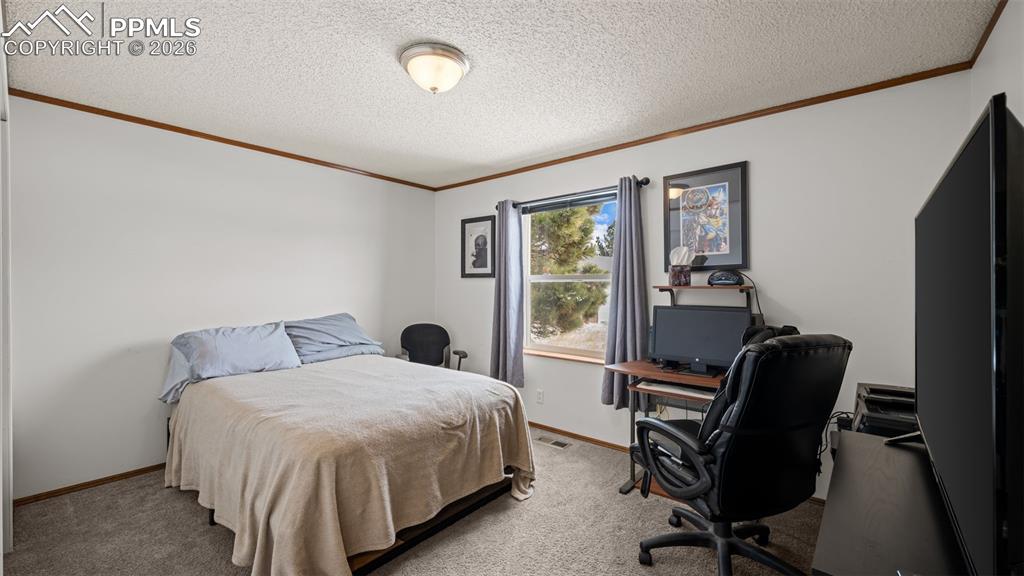 Image 29 of 42: Bedroom