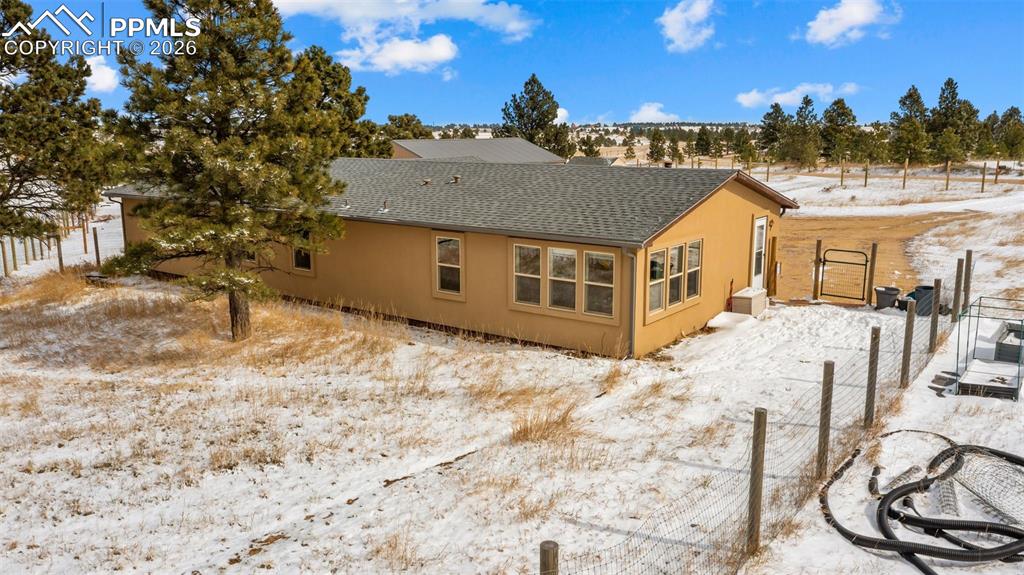 Image 30 of 42: Back of Structure