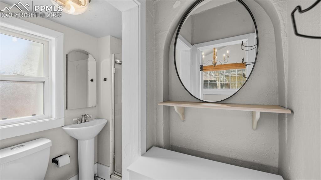 Image 10 of 40: Bathroom