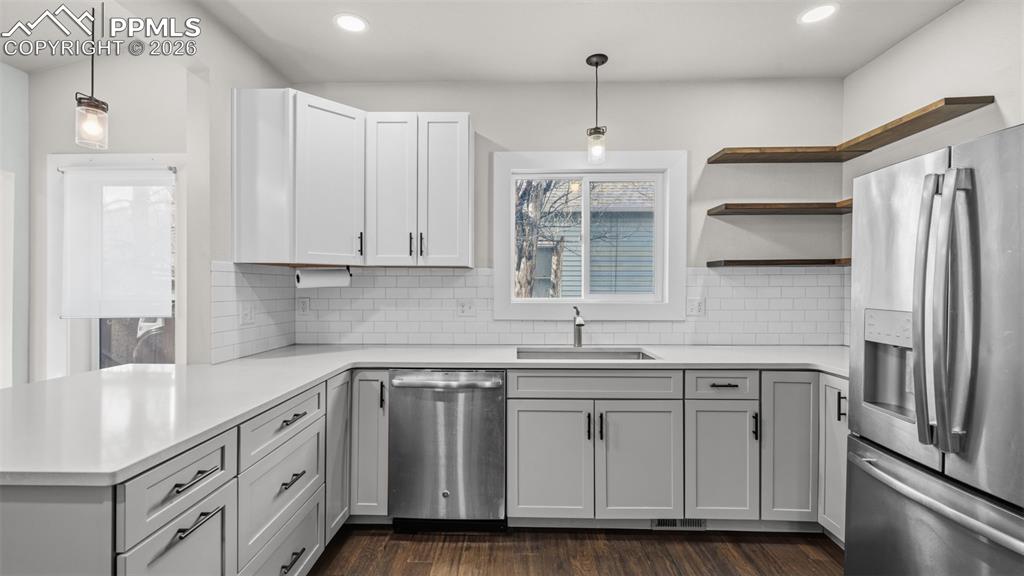 Image 17 of 40: Kitchen