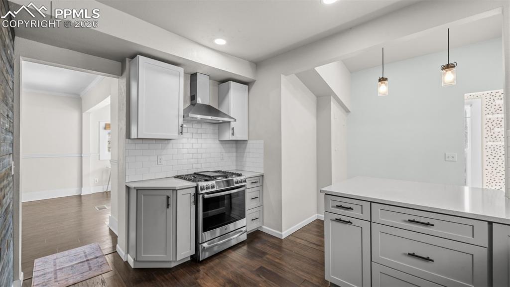 Image 18 of 40: Kitchen